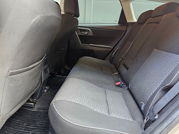 Toyota Auris 13 of 22