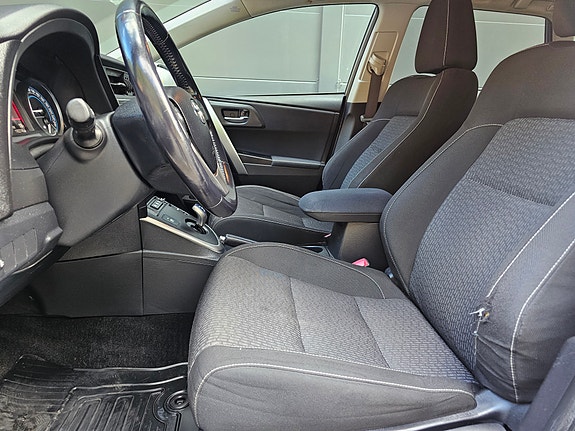 Toyota Auris 11 of 22