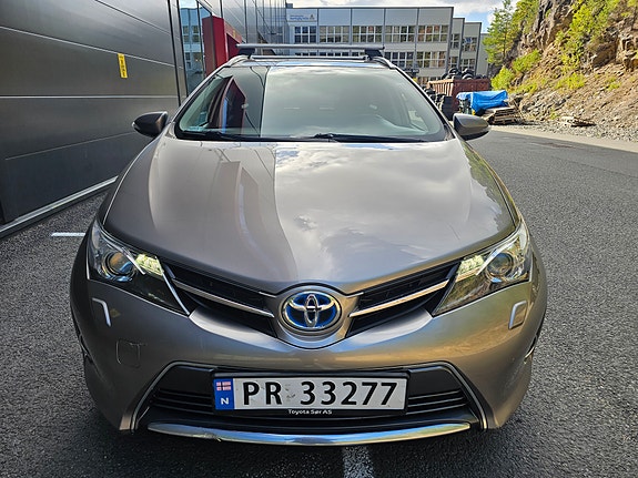 Toyota Auris 2 of 22
