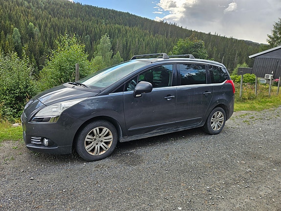 Peugeot 5008 2 of 9