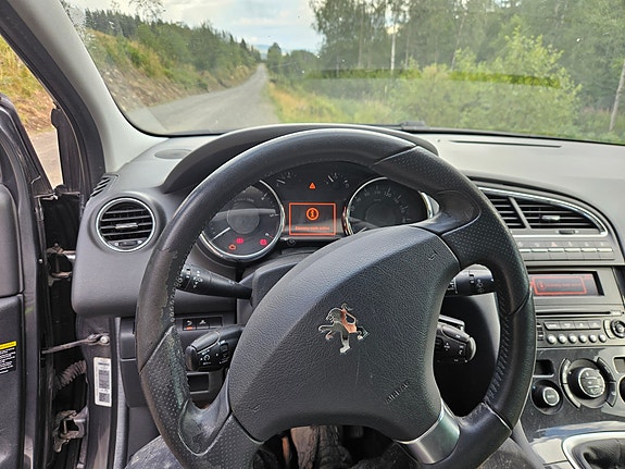 Peugeot 5008 5 of 9
