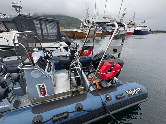 RIB Valiant PT 850 PU, med 2x225 hk Mercury 5 of 5