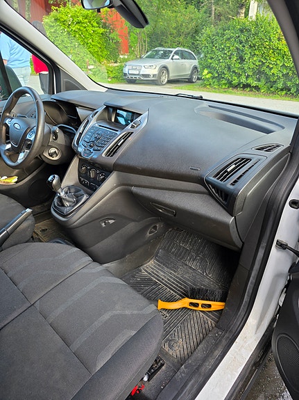 Ford Transit Connect 14 of 15