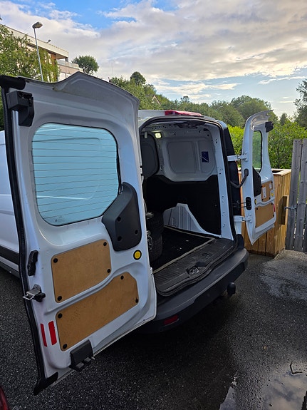 Ford Transit Connect 9 of 15