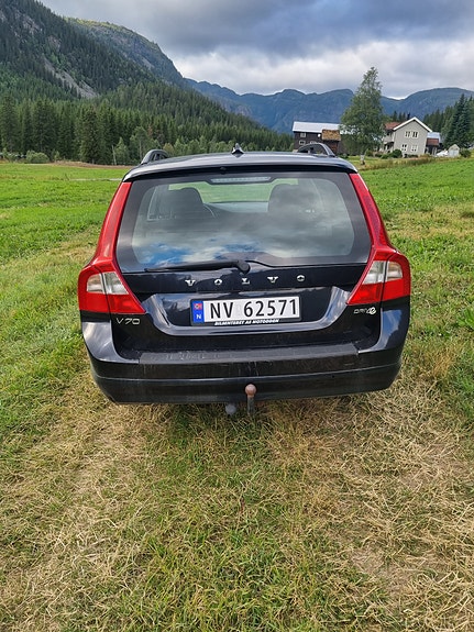 Volvo V70 3 of 11