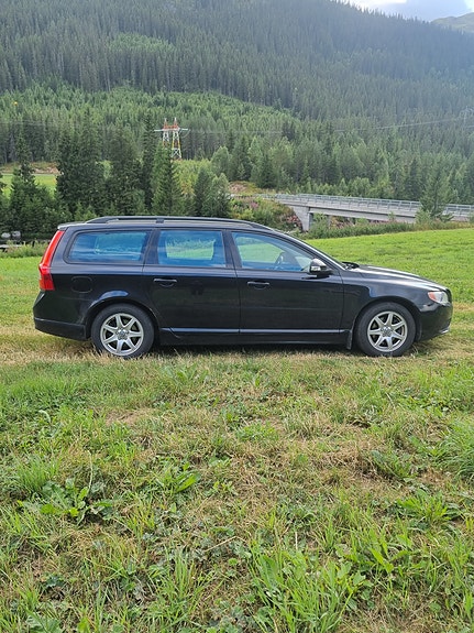 Volvo V70 2 of 11