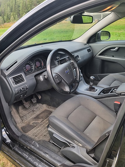 Volvo V70 8 of 11