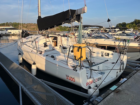 Jeanneau Sun Fast 3300 13 of 30