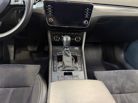 Skoda Superb 17 of 30