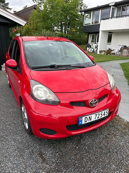 Toyota Aygo 2 of 17