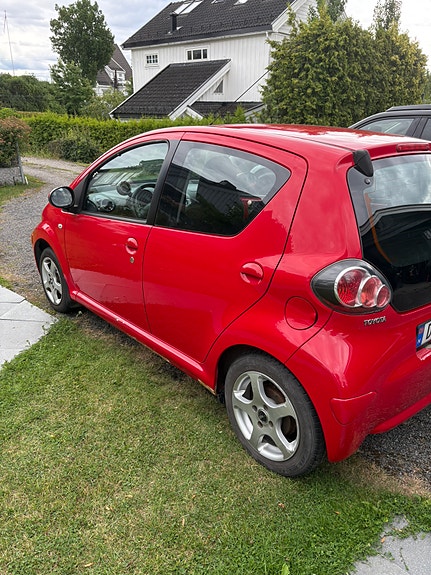 Toyota Aygo 5 of 17