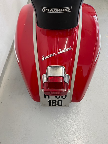 Vespa 180 Super Sport 8 of 18