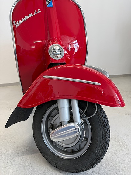 Vespa 180 Super Sport 10 of 18
