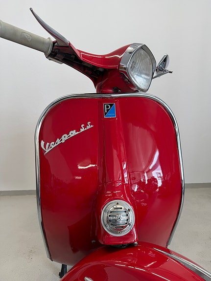 Vespa 180 Super Sport 9 of 18