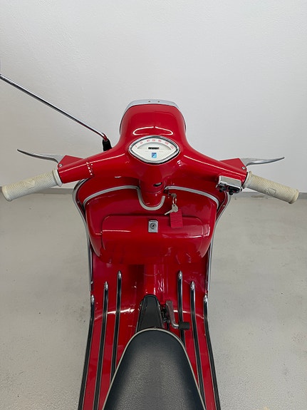 Vespa 180 Super Sport 6 of 18