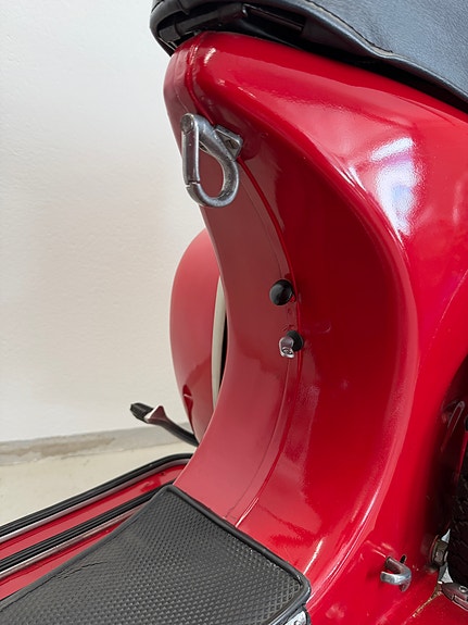 Vespa 180 Super Sport 13 of 18
