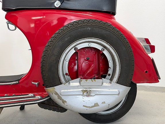 Vespa 180 Super Sport 12 of 18