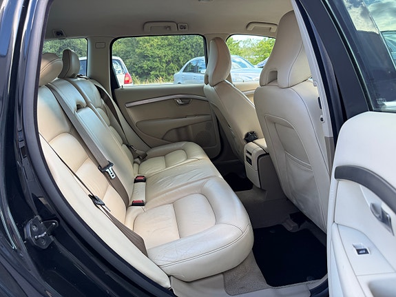 Volvo V70 18 of 23