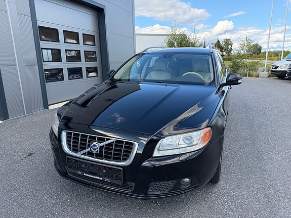 Volvo V70 2 of 23