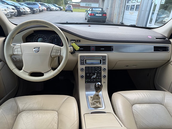 Volvo V70 13 of 23