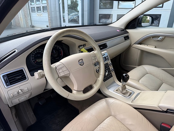 Volvo V70 12 of 23