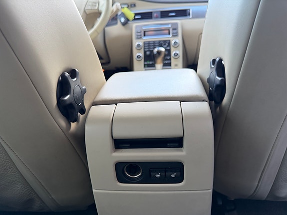 Volvo V70 19 of 23