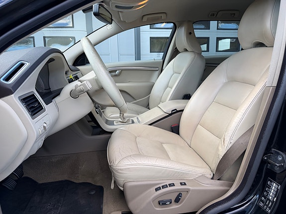 Volvo V70 15 of 23
