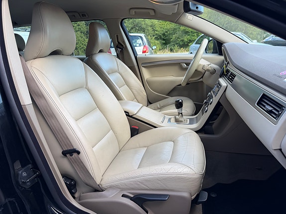 Volvo V70 16 of 23