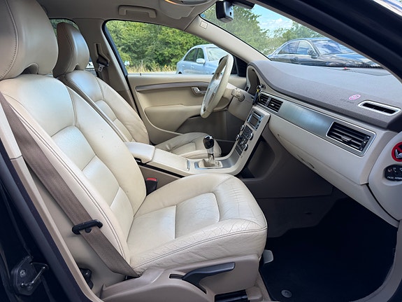 Volvo V70 17 of 23