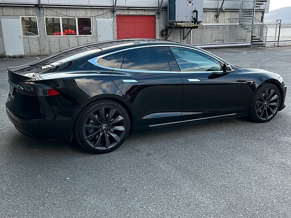 Tesla Model S 4 of 20