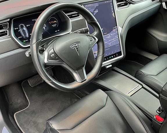 Tesla Model S 19 of 20