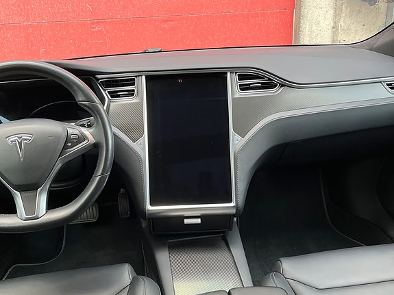 Tesla Model S 18 of 20