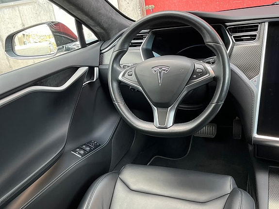 Tesla Model S 16 of 20