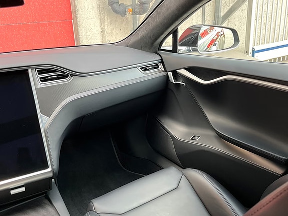 Tesla Model S 17 of 20