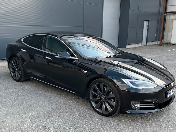 Tesla Model S 2 of 20