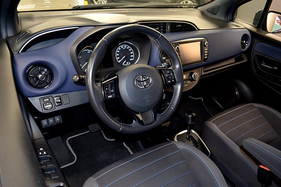 Toyota Yaris 11 of 28