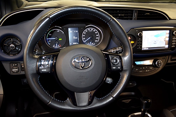 Toyota Yaris 12 of 28