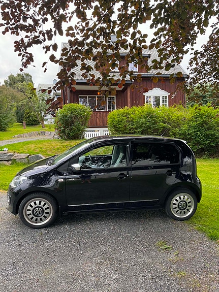 Volkswagen UP! 12 of 17