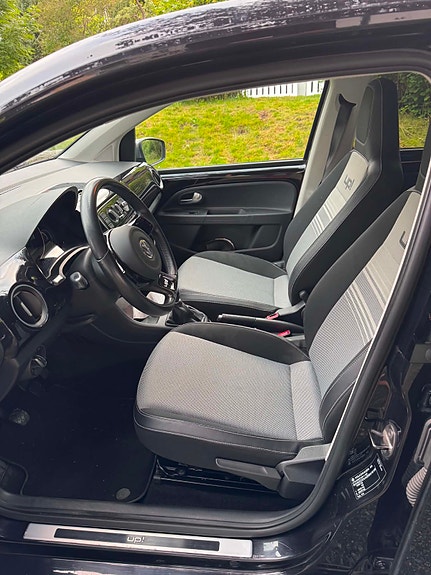 Volkswagen UP! 7 of 17