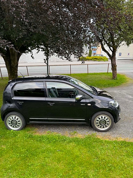 Volkswagen UP! 4 of 17