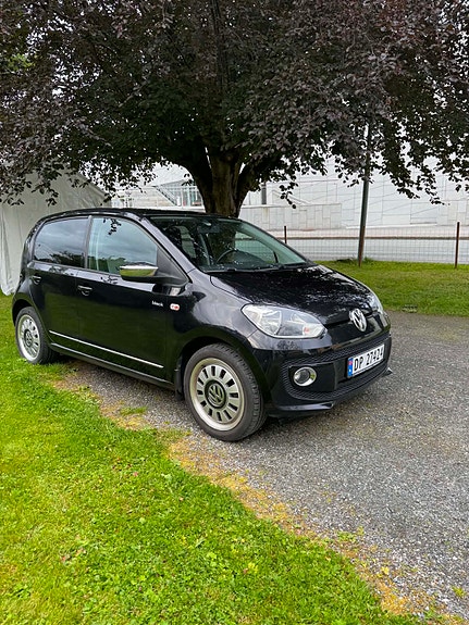 Volkswagen UP! 2 of 17