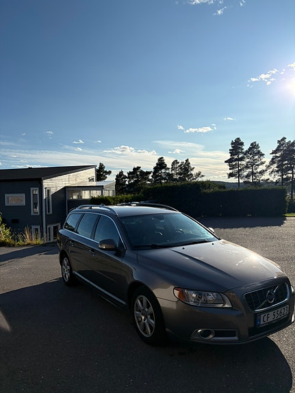 Volvo V70 3 of 23