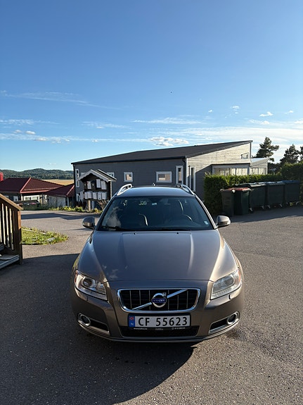 Volvo V70 2 of 23