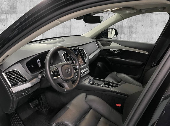 Volvo XC90 8 of 16