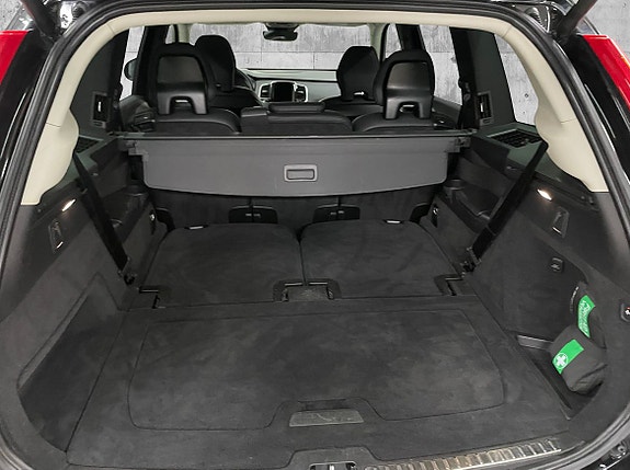 Volvo XC90 11 of 16