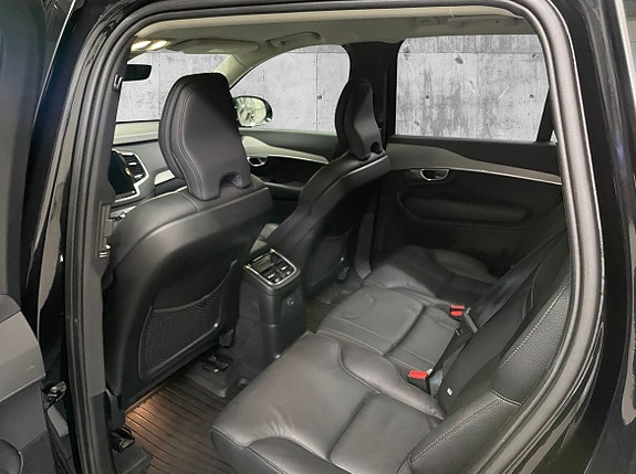 Volvo XC90 9 of 16