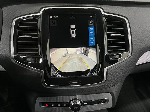 Volvo XC90 14 of 16