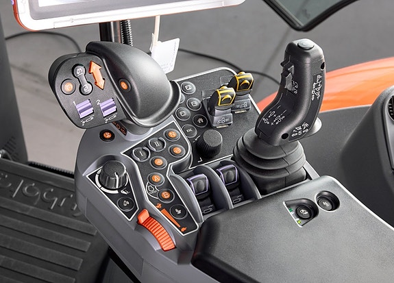 Kubota M7-174 Premium KVT 16 of 28