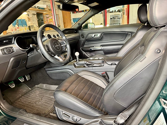Ford Mustang 20 of 30