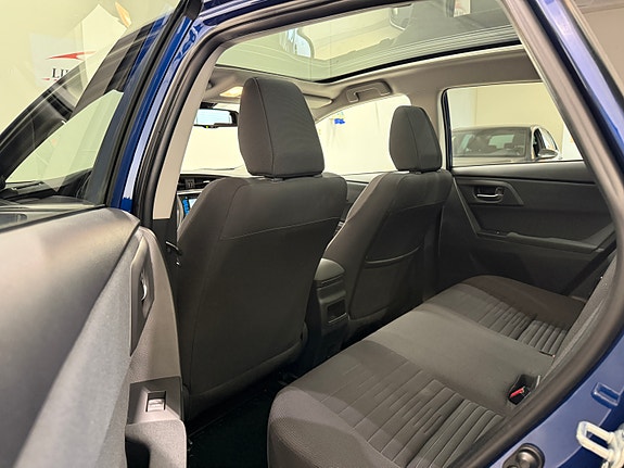 Toyota Auris 18 of 20